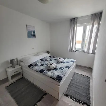 Apartment Luna Petrcane